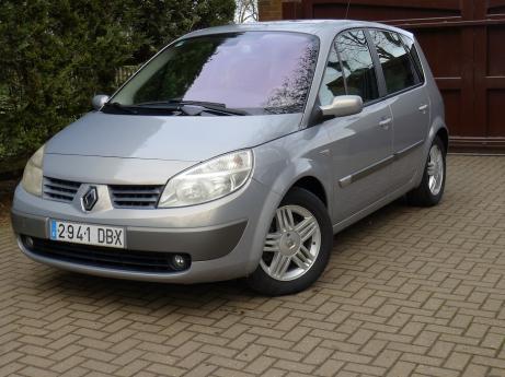 Left Hand Drive Renault Scenic 1.9 DCI Dynamic 5 door hatchback.